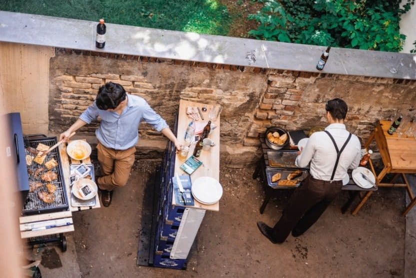 Grillen im Innenhof des Verbindungshauses